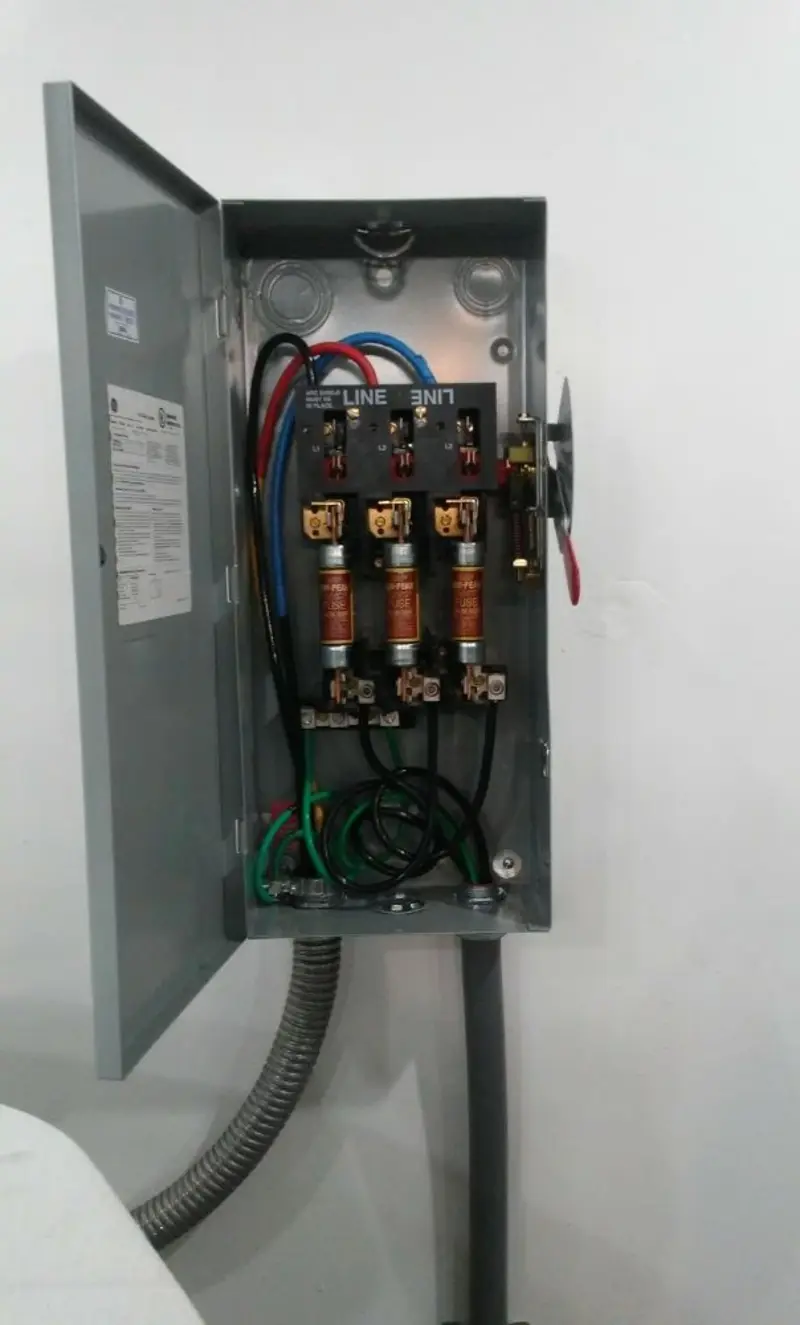 Three-phase disconnect switch installed for Smoke Detector Installation in El Segundo